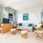 Bellochio - 2bdr With Sea View - Ac - Parking شقة مينتون