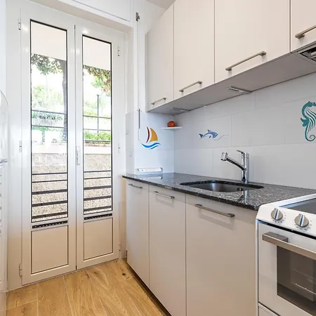 Bellochio - 2bdr With Sea View - Ac - Parking * مينتون